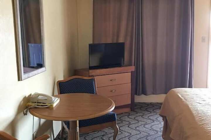 Sky Ranch Inn