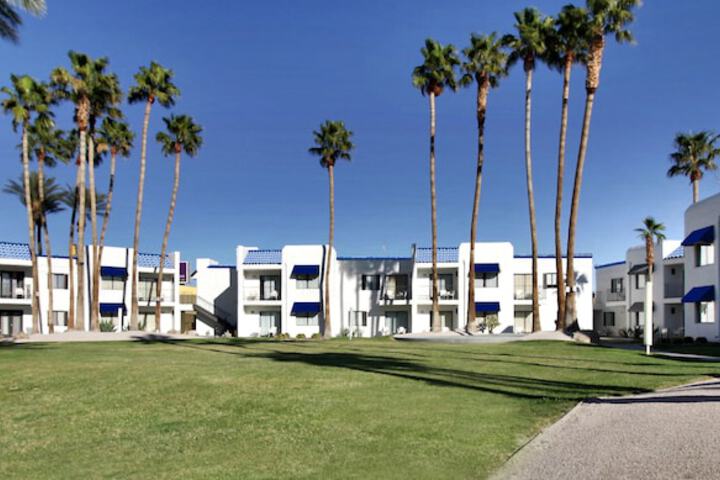 Hotel 4 of 104