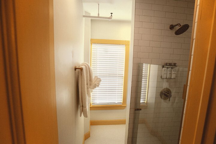 Room 33 of 126