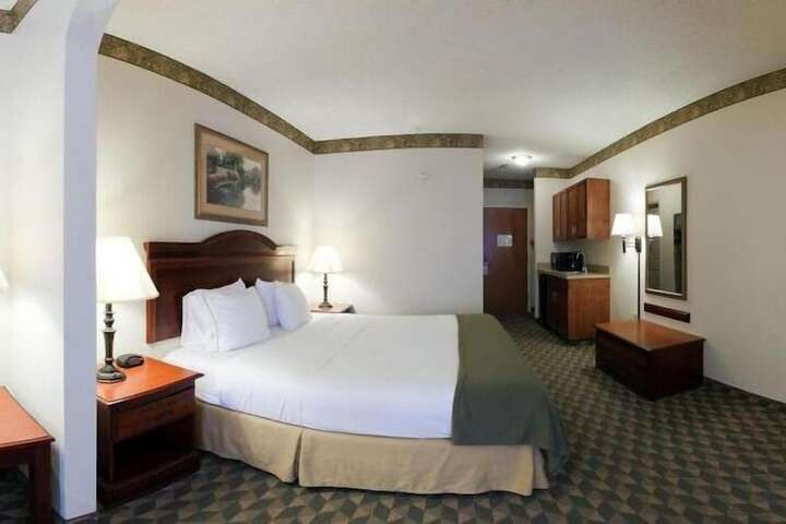 Room 10 of 25