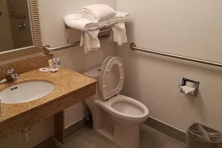 Room 32 of 71