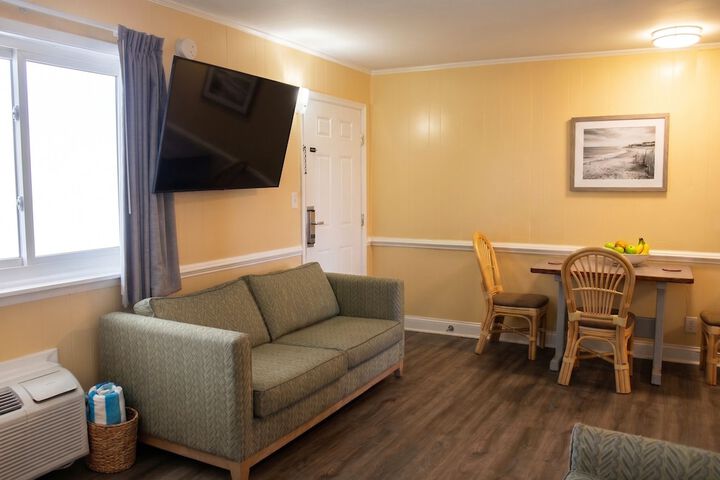 Colonial Inn Motel