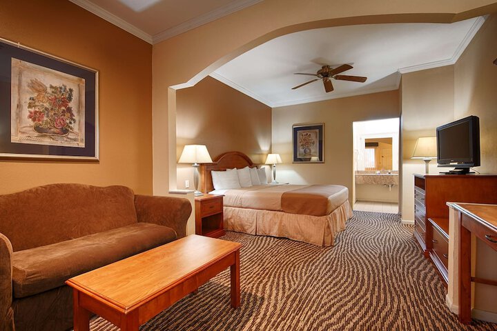 Room 10 of 17