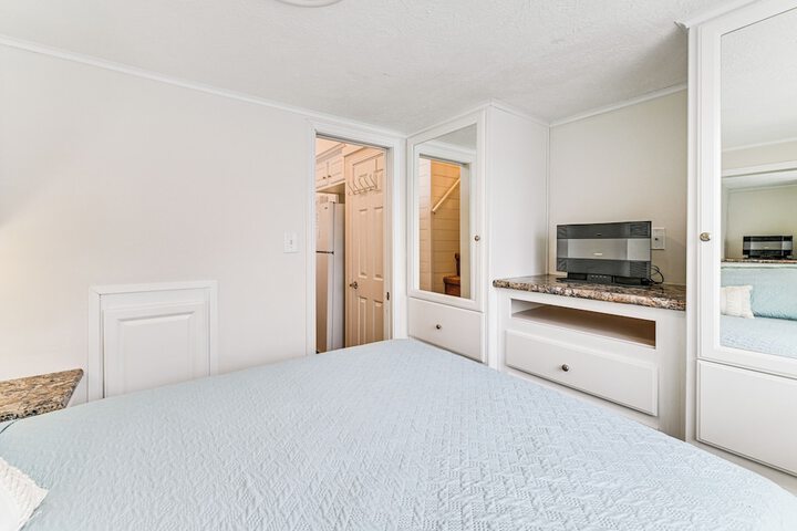 Community Perks + Views: Cozy Lake Norman Cottage
