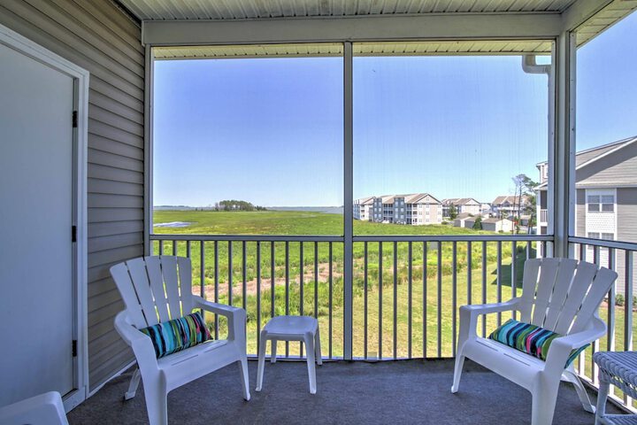 Near Beaches: Ocean View Condo w / Balcony!