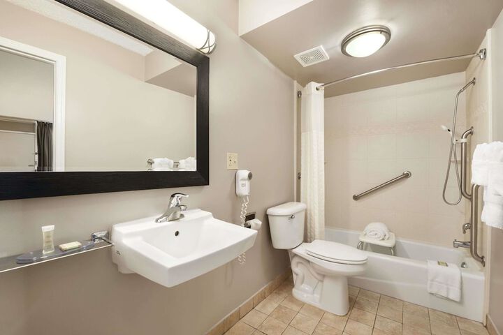 Room 12 of 18
