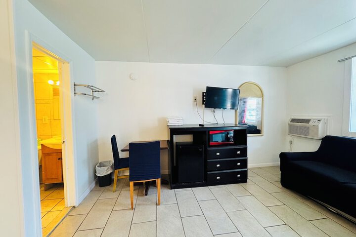 Room 53 of 84