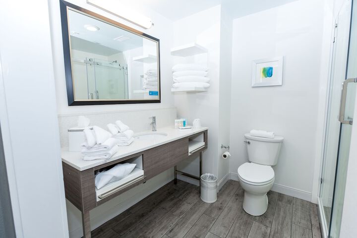 Hampton Inn & Suites Syracuse North Airport Area