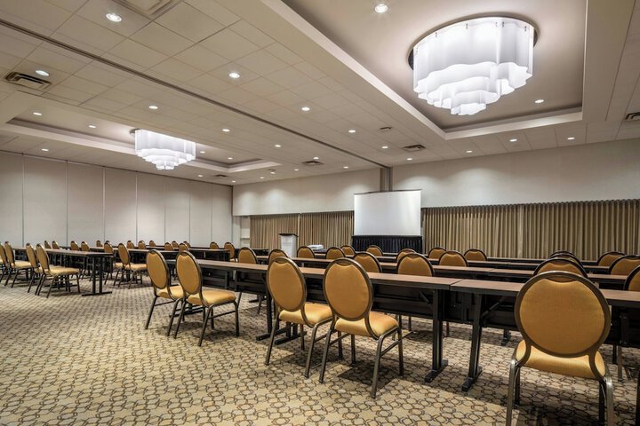 Sheraton Vancouver Guildford Hotel