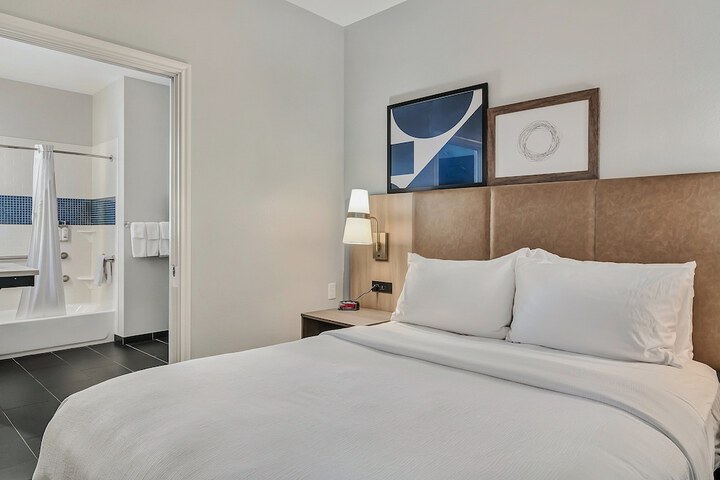 Staybridge Suites University Area by IHG