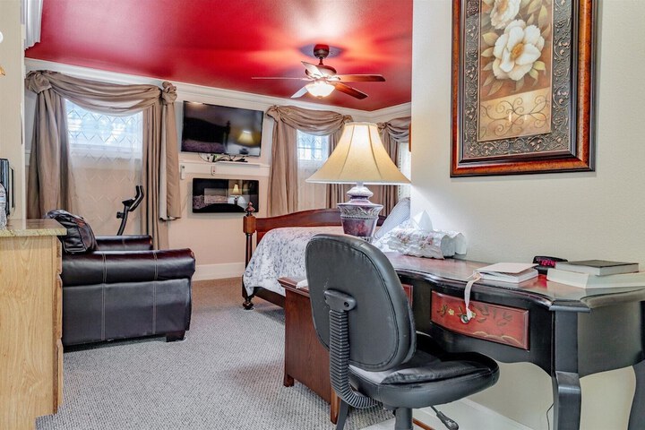 Room 14 of 32