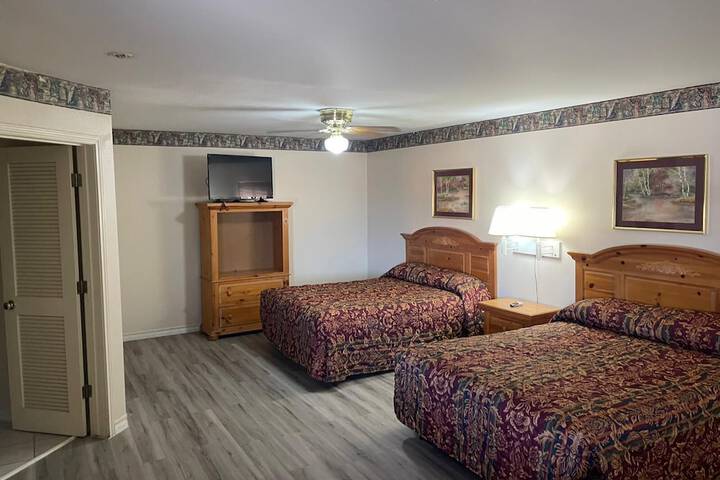 Lakeside Inn & Suites by OYO Mathis I 37