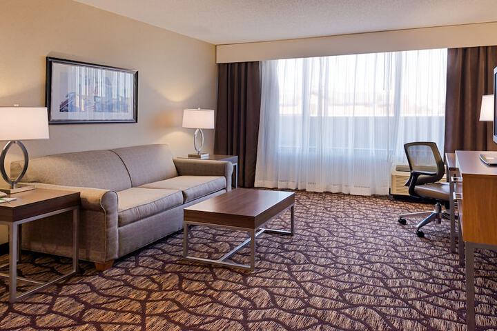 Holiday Inn Hotel & Suites Warren by IHG
