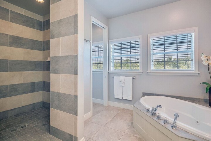 The Palm and Shell Captiva Island Private Luxury Home With Pool hot tub and Beach Access