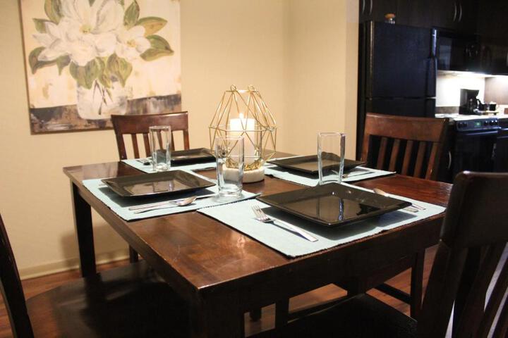 Old Fort Loft King & Queen suites nearest accomodation to Marshals Museum power your EV for free!