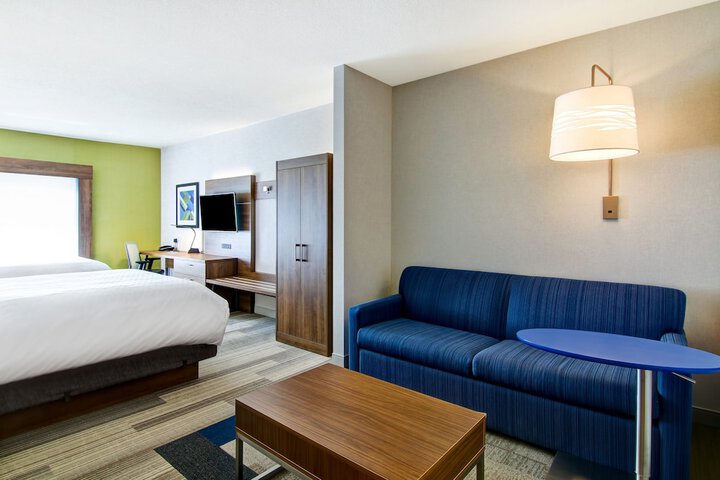Room 44 of 69