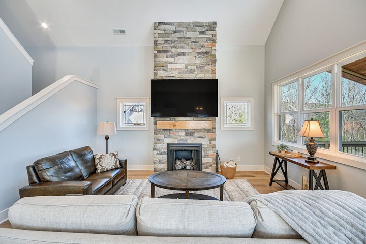 Newly Built Home w / Mtn Views in Black Mountain!