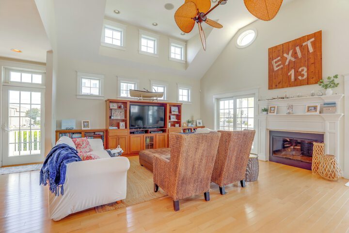 Spacious Avalon Beach House - 2 Blocks to Water!