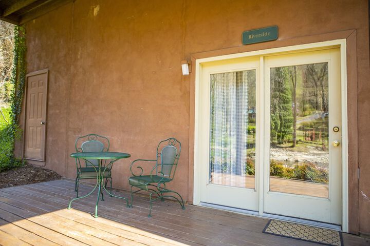 The Chimney Rock Inn & Cottages