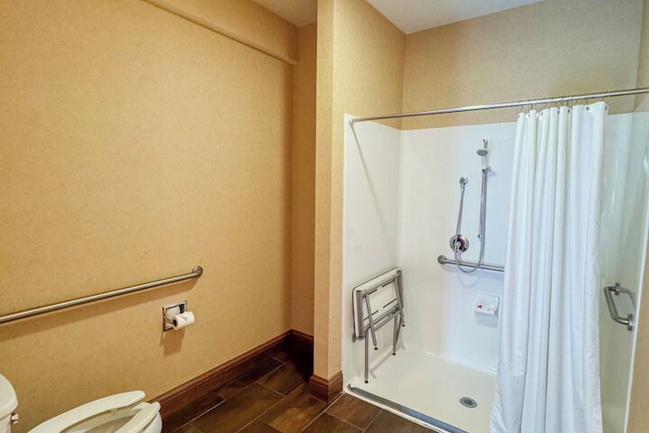 Days Inn by Wyndham Mackinaw City - Lakeview