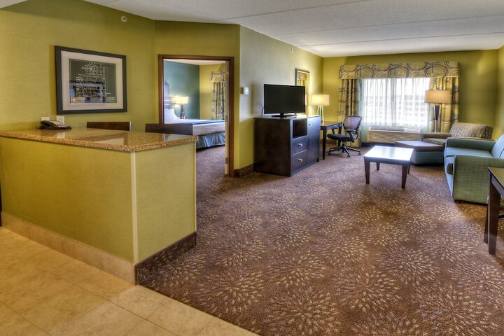 Holiday Inn Express & Suites Pittsburgh SW - Southpointe by IHG