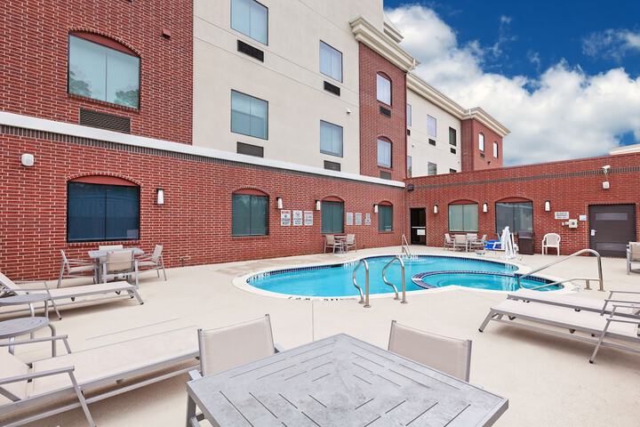Pool 7 of 32