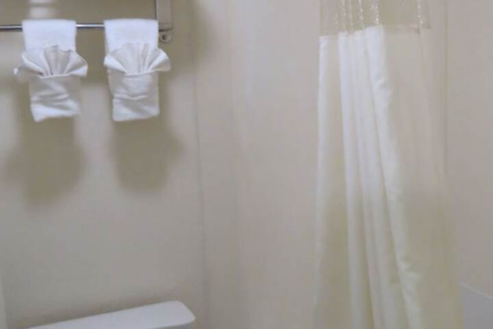 Budget Host Airport Inn