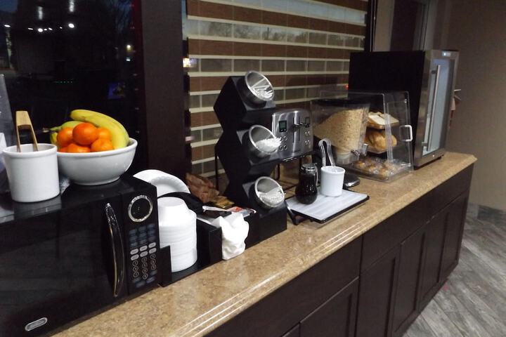Breakfast/Coffee Service 85 of 88
