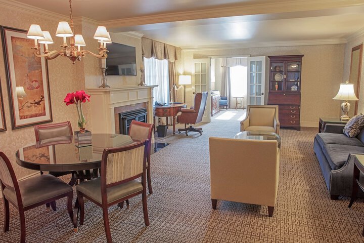Hotel Roanoke & Conference Center Curio Collection by Hilton