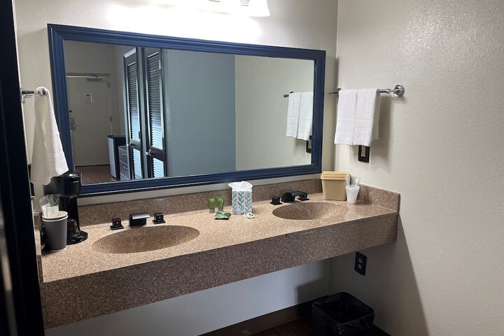 Room 33 of 101