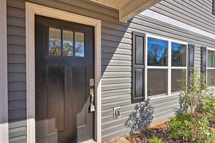 Greer Getaway w / Smart TV 1 Mi to Dtwn!