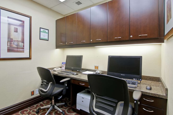 Business Center 38 of 39