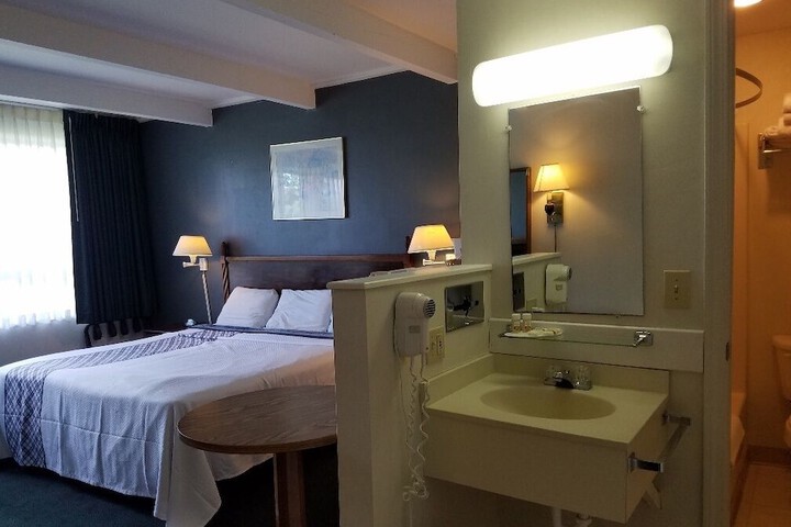 Room 32 of 42