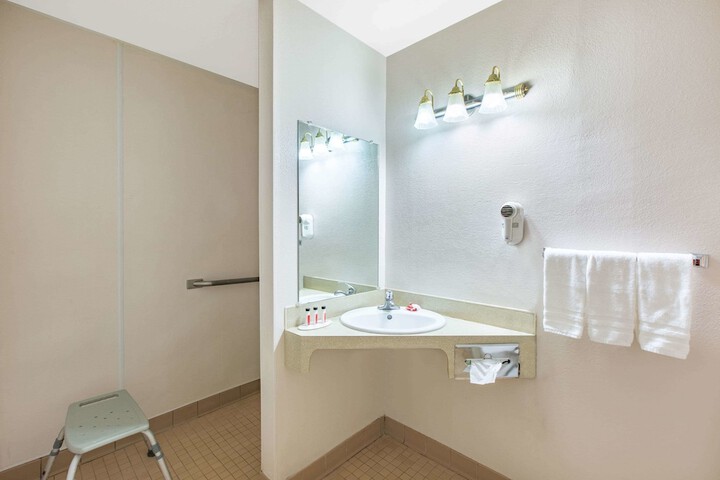 Room 20 of 39