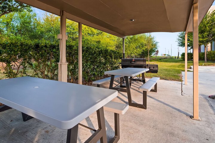 Best Western Plus Kenedy Inn