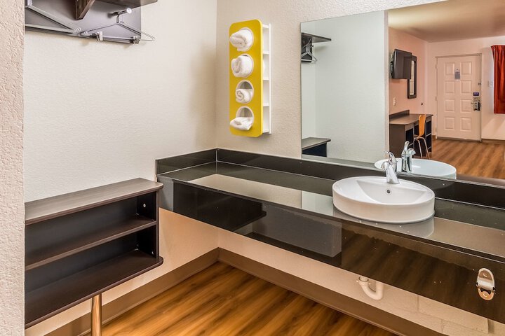 Room 25 of 29