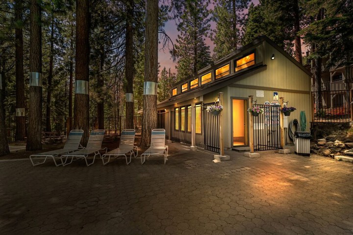 Enjoy Forest Views Retreat at Kingswood Village!