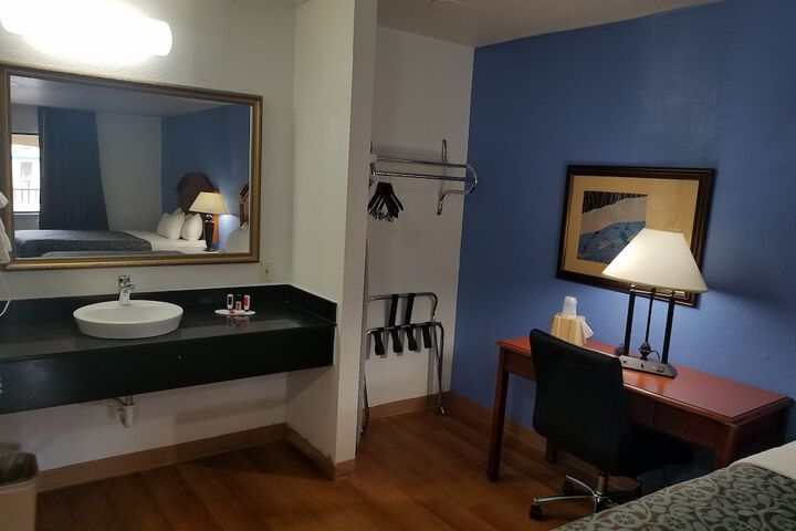 Room 18 of 47