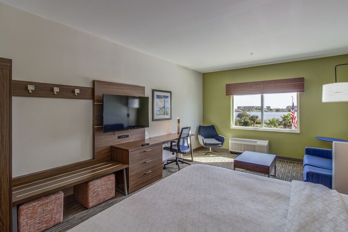 Room 43 of 60
