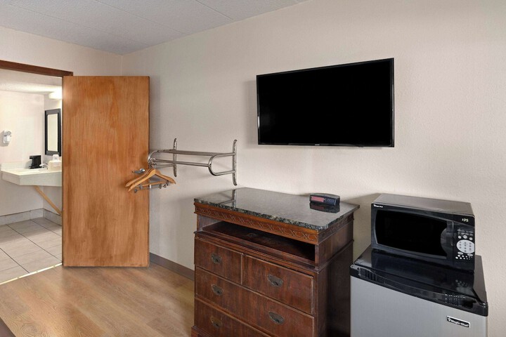 Room 15 of 26