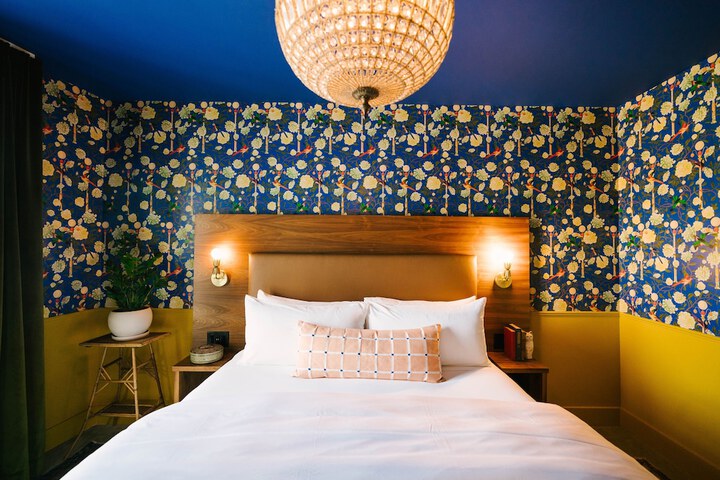 Room 21 of 74