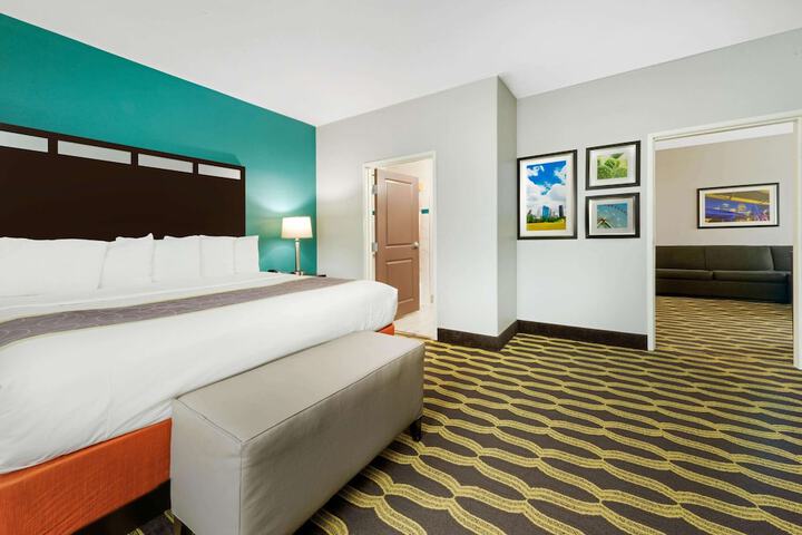 Room 17 of 27