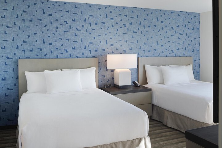 Hyatt House Columbus OSU / Short North