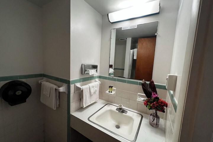 Room 12 of 16