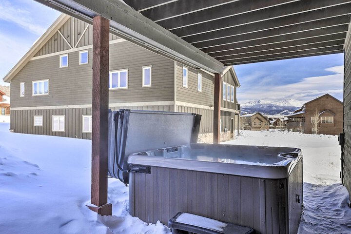 Luxe Rocky Mtn Retreat w / Hot Tub - by Winter Park