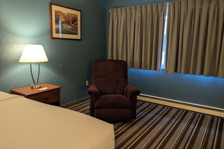 Magnuson Hotel Copper Crown