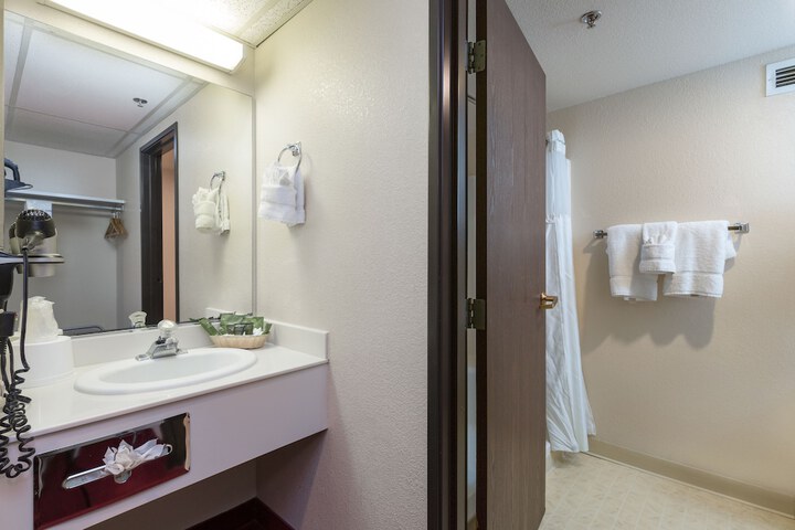 Room 14 of 33