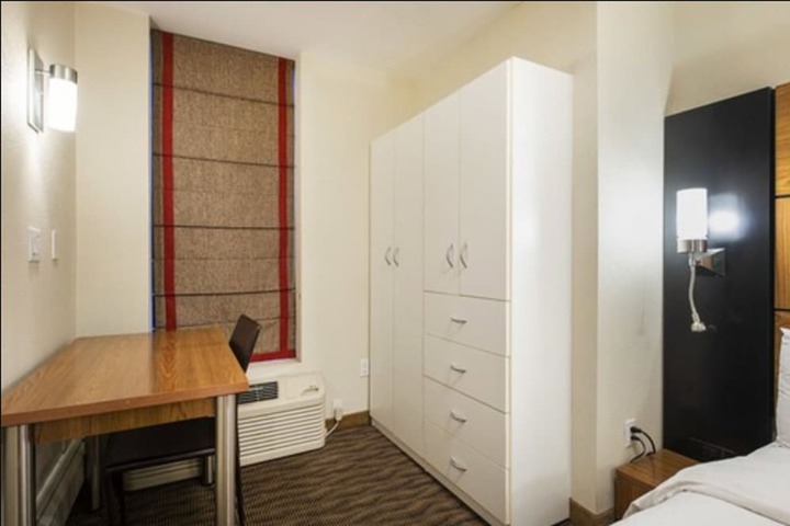 Room 16 of 34