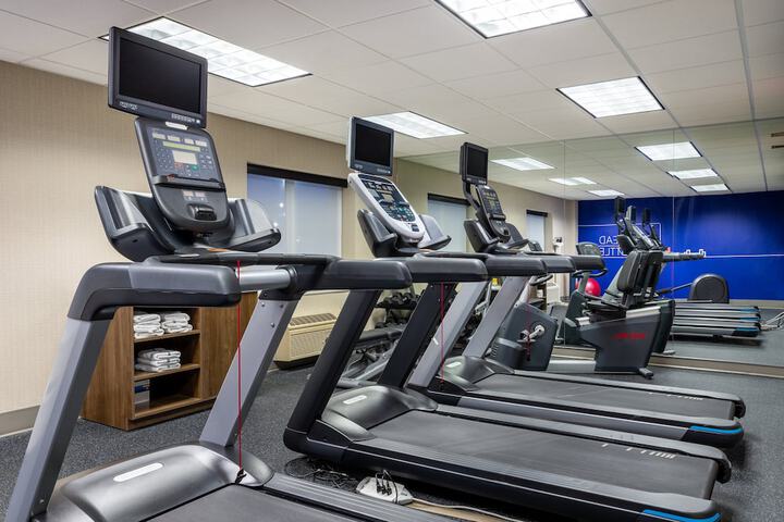Holiday Inn Express & Suites Vadnais Heights by IHG