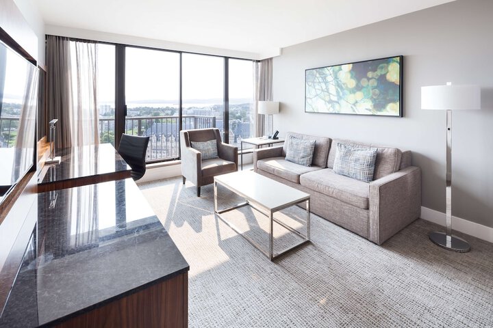 DoubleTree by Hilton Hotel & Suites Victoria